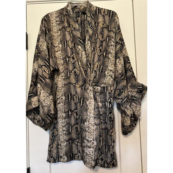 NWT Storia Size Small Snakeskin Dress Mini 3/4 Sleeve Ruched At Waist Party Boho - Picture 3 of 14